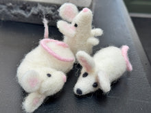 Class - Needle felted mouse