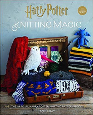 Harry Potter: Knitting Magic: The Official Harry Potter Knitting Pattern Book